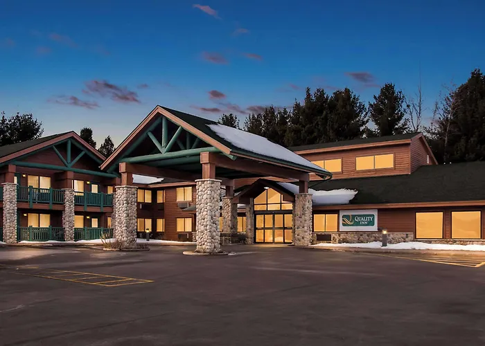 Cobblestone Hotel & Suites - Ladysmith